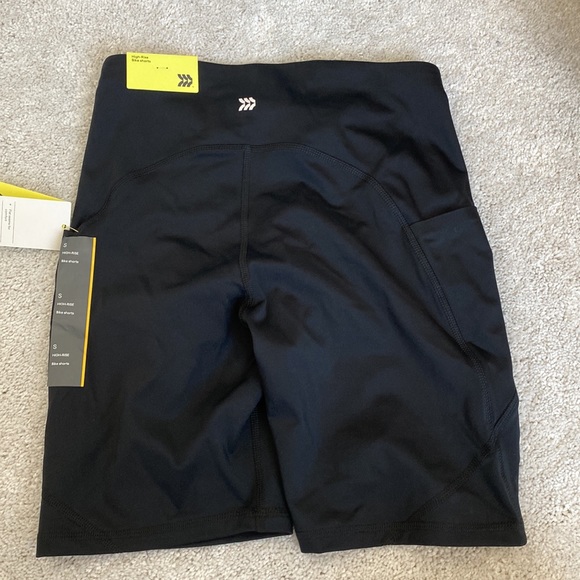 All in Motion High Rise Shorts Black Small Workout Shorts - Picture 2 of 3